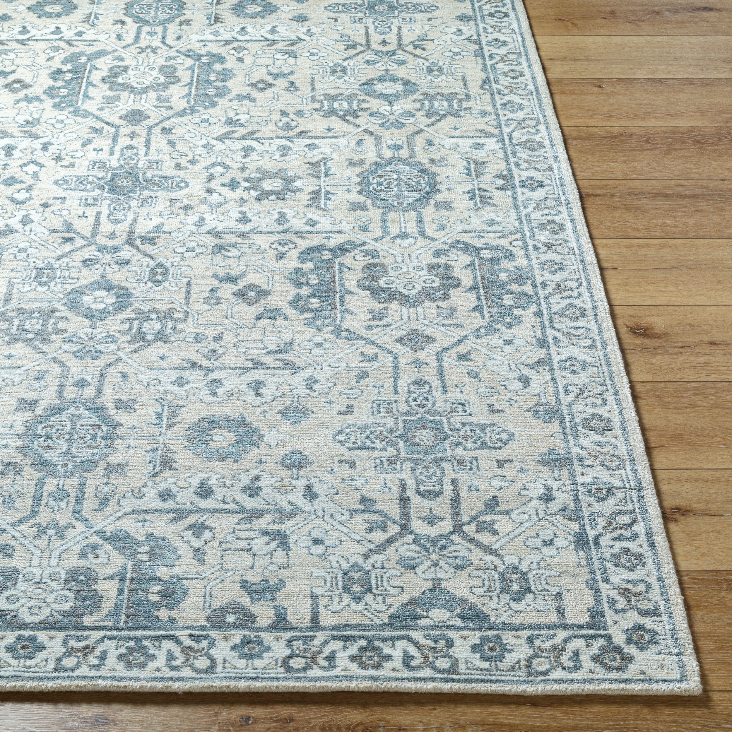 Aleyna rug detail